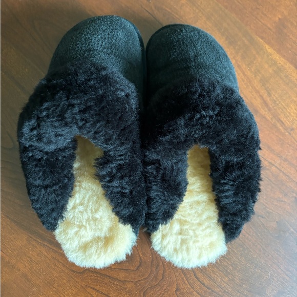 OLD FRIEND Sheepskin/Leather Cozy Plush Ladies Slippers Black Scuff,Like New 5/6 - Picture 1 of 14